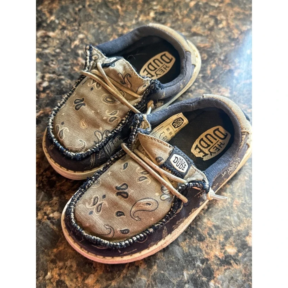 Hey Dude Wally Toddler Bandana Navy Tan Paisley Slip On Loafers‎ Shoes Size 8T